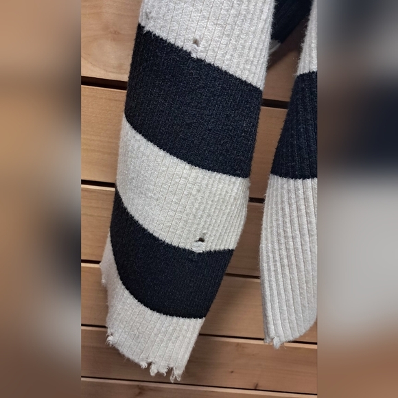 Sen Distressed Striped Sweater Size L - Picture 4 of 8